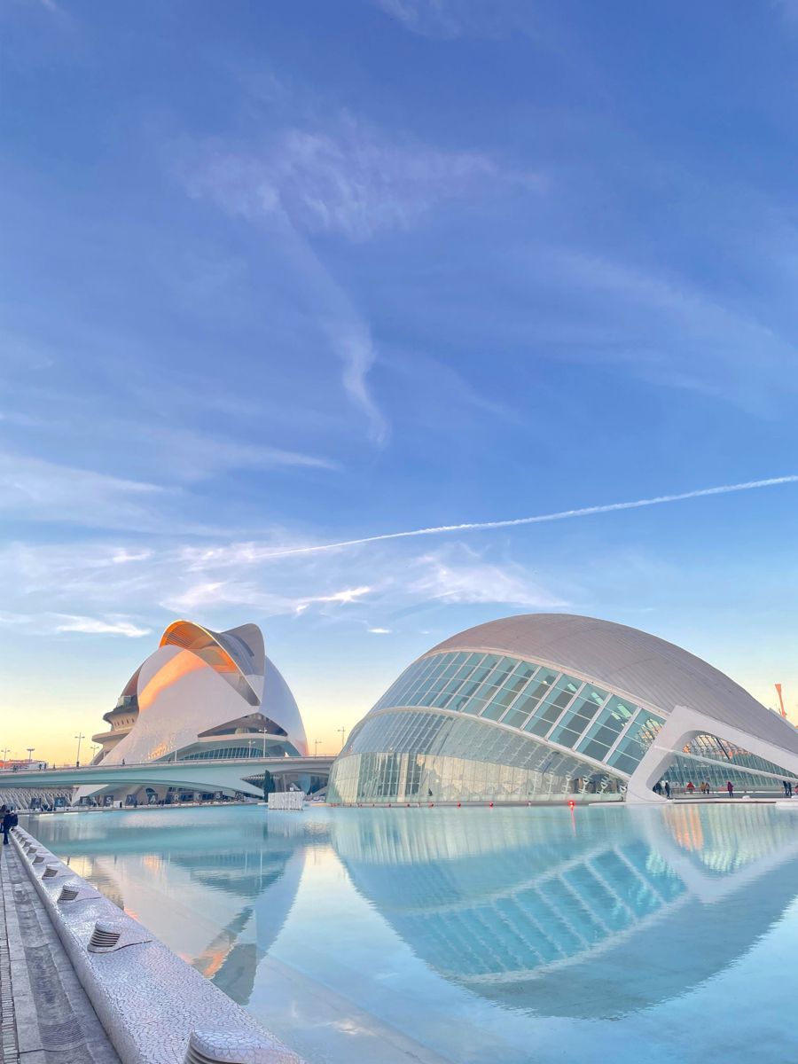 The white curves of the City of Arts and Sciences under a clear blue sky